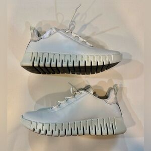 Ecco Ladies Sneakers_White_Size US 7.5/UK 5.5_NWT